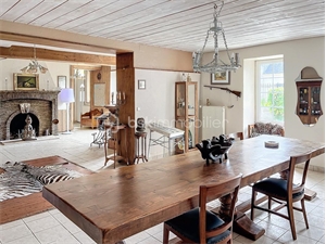 propriete à la vente -   02000  ETOUVELLES, surface 550 m2 vente propriete - UBI430506689